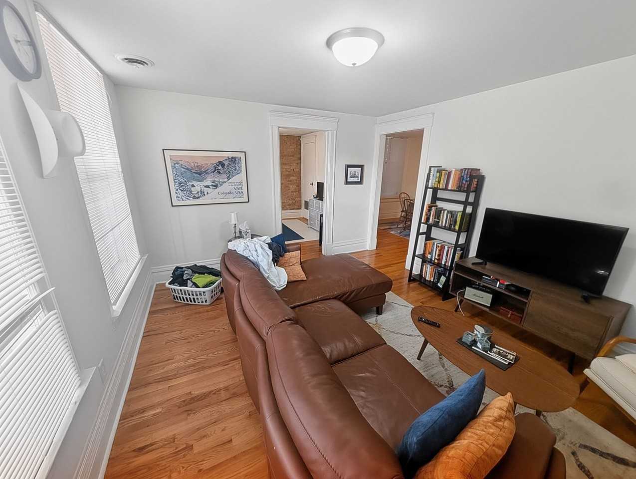 1609 N Leavitt St - Photo 5 of 20