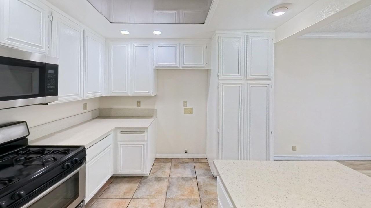 1617 Toyon Pl - Photo 2 of 20