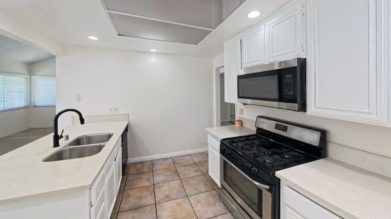 1617 Toyon Pl - Photo 4 of 20