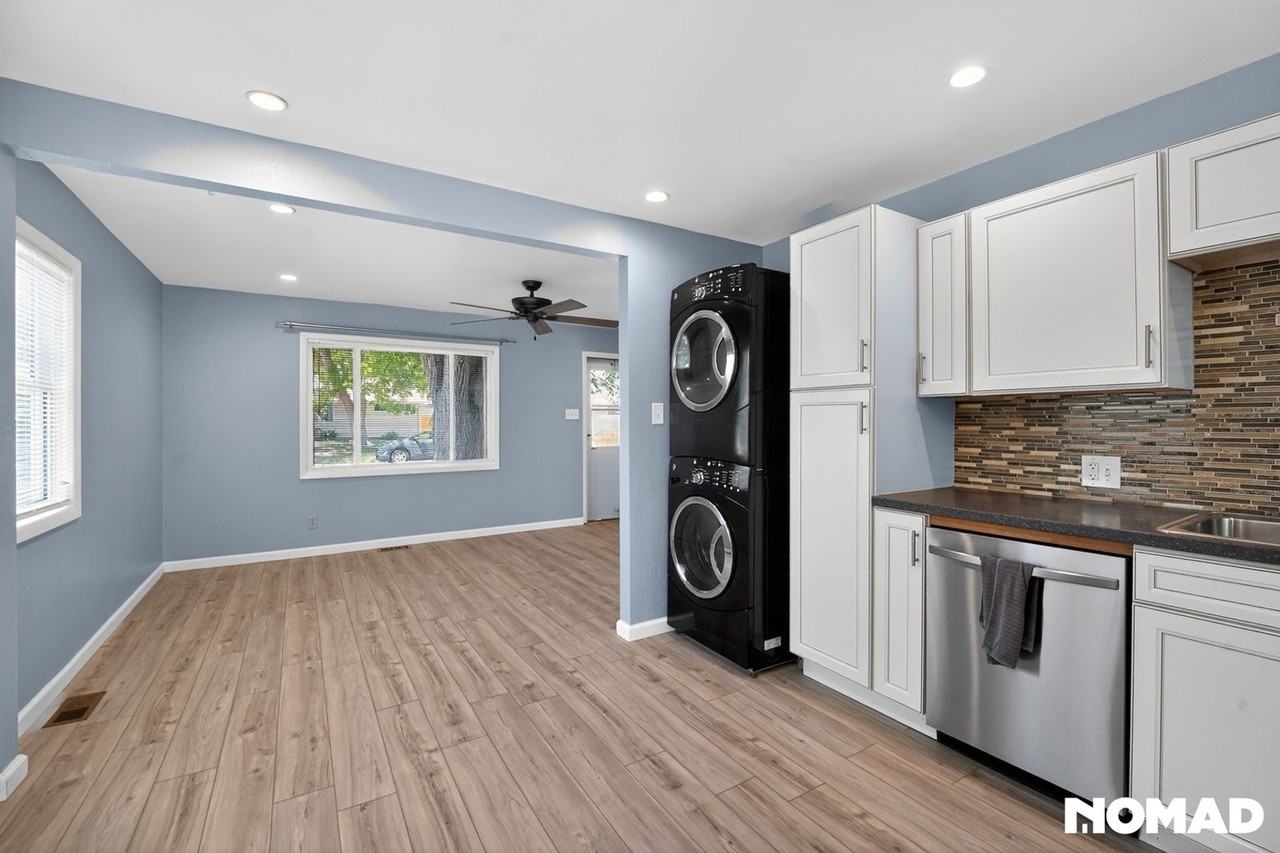 2520 S Knox Ct - Photo 6 of 38