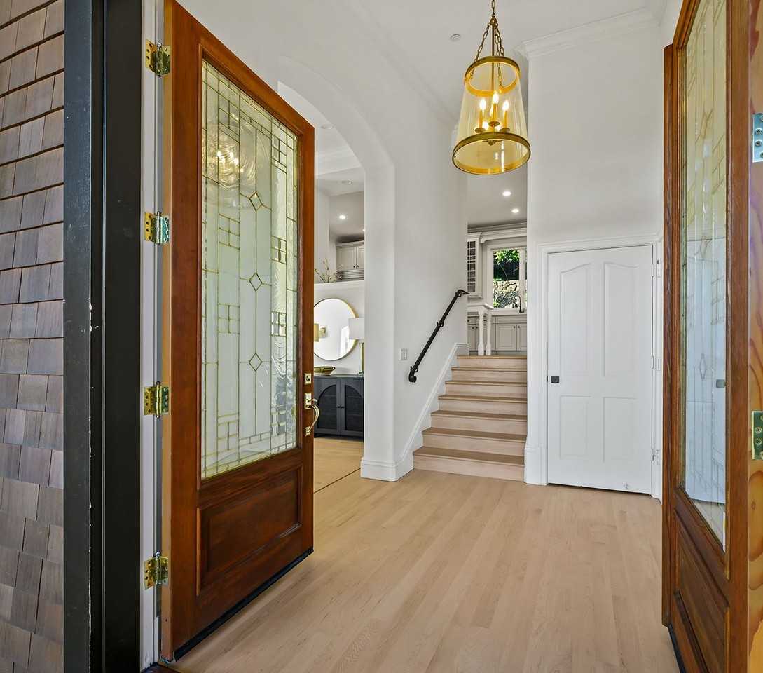 33 Acorn Way - Photo 2 of 25