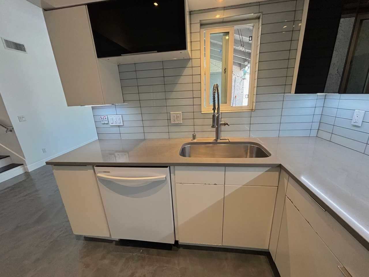 1819 Brea Blvd - Photo 5 of 26