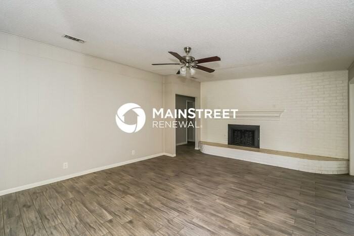 1713 Ridgeview Dr - Photo 2 of 17