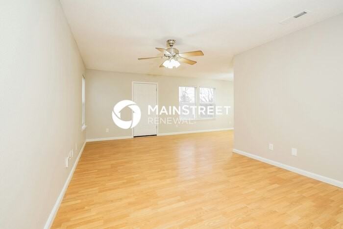 1146 Freemont Ln - Photo 2 of 18