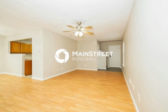 1146 Freemont Ln - Photo 3 of 18