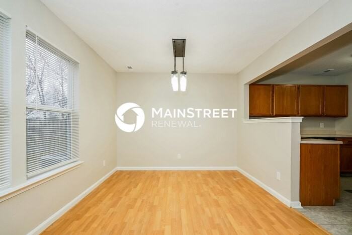 1146 Freemont Ln - Photo 4 of 18