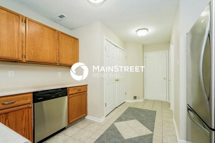 1146 Freemont Ln - Photo 5 of 18