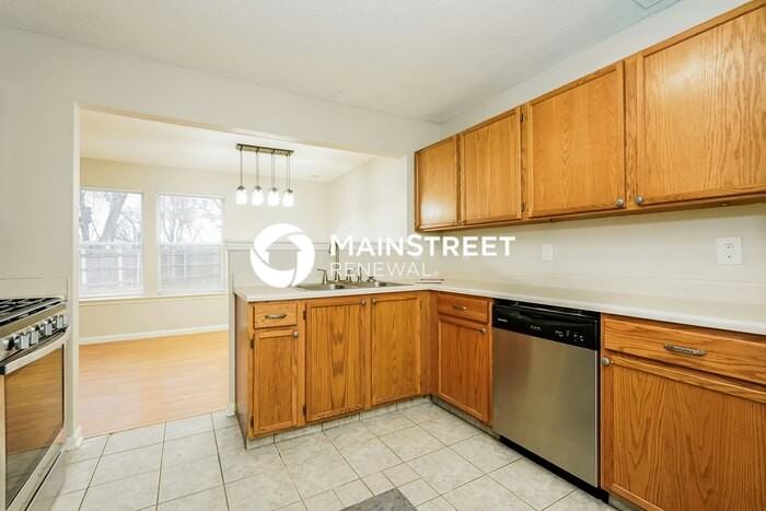 1146 Freemont Ln - Photo 6 of 18
