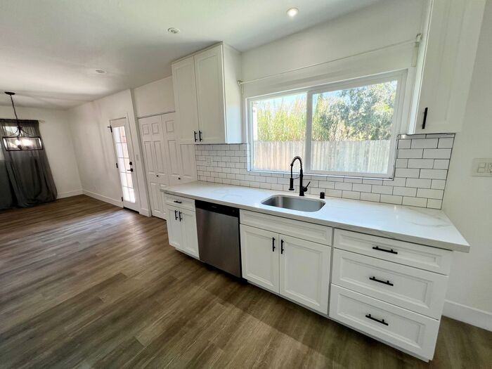 851 Euclid Ave - Photo 4 of 22