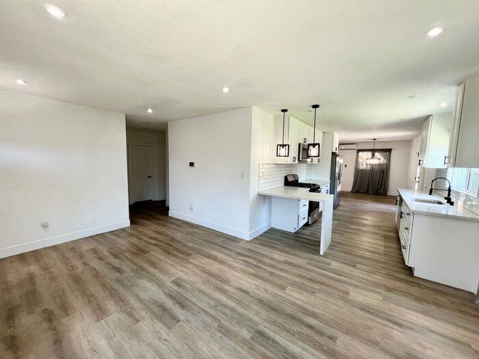 851 Euclid Ave - Photo 7 of 22