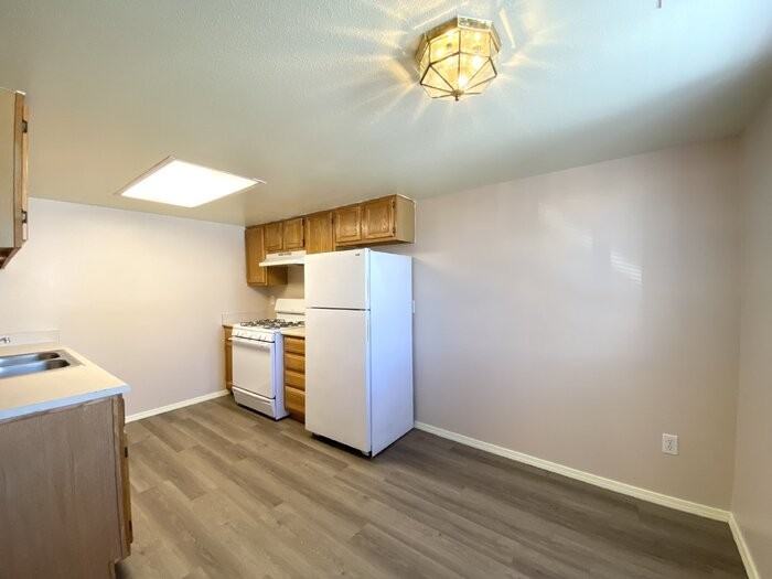 619 Vancouver Rd Se #Q - Photo 5 of 18