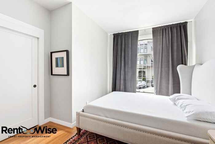 988990 Broadway #2 - Photo 7 of 19