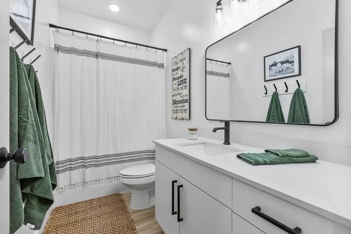 3131 Fleur Dr #3131 - Photo 3 of 16