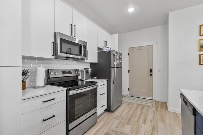 3131 Fleur Dr #3131 - Photo 4 of 16