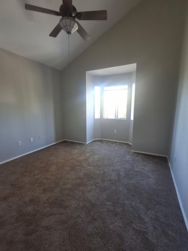 833 Gladys Avenue - Photo 6 of 31