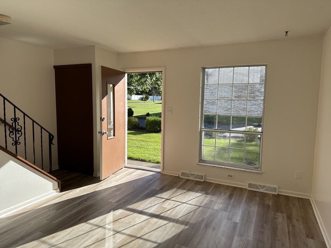 658 Loomis Avenue - Photo 2 of 14