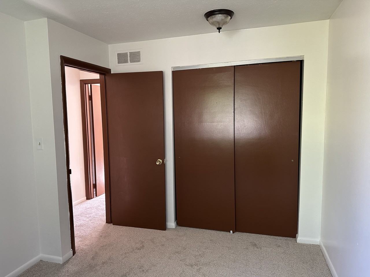 658 Loomis Avenue - Photo 5 of 14