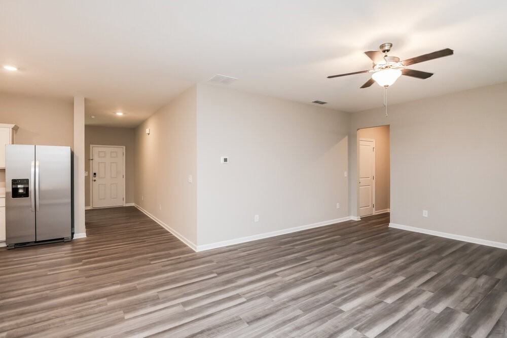 265 Pond Ct - Photo 4 of 17