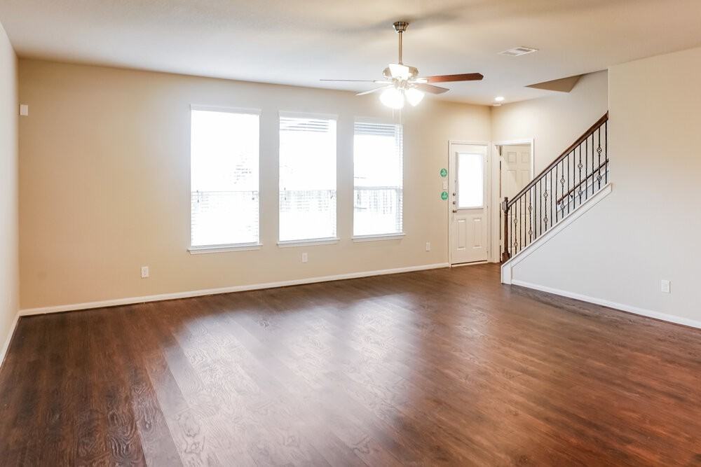 19011 Woodland Leaf Ln - Photo 4 of 17