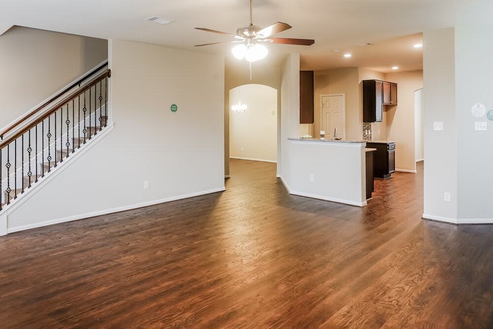 19011 Woodland Leaf Ln - Photo 5 of 17