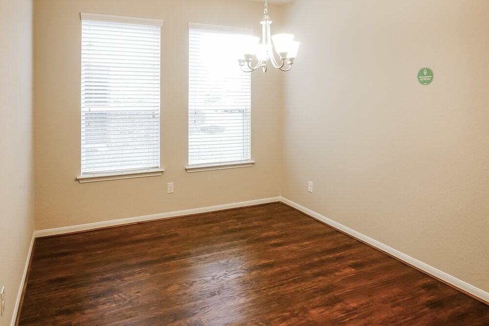 19011 Woodland Leaf Ln - Photo 6 of 17