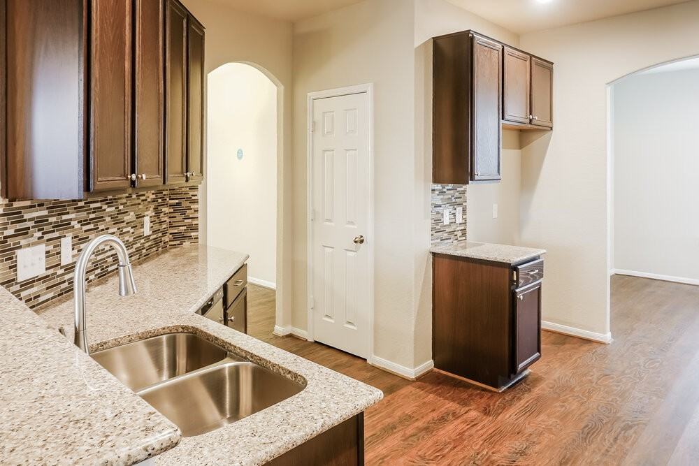 19011 Woodland Leaf Ln - Photo 7 of 17