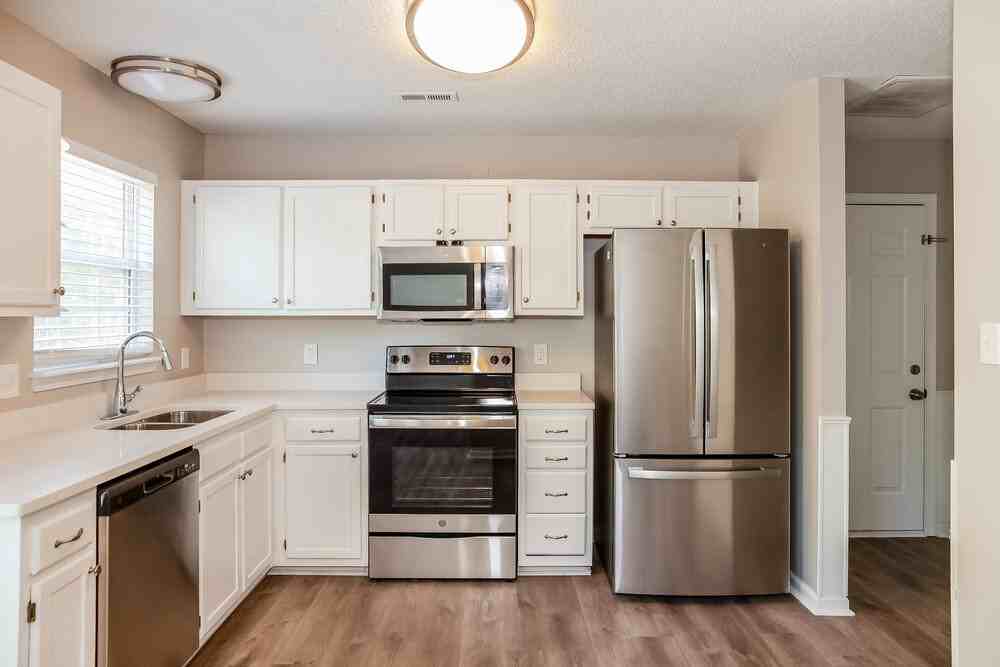 14049 Southbridge Forest Dr - Photo 6 of 17