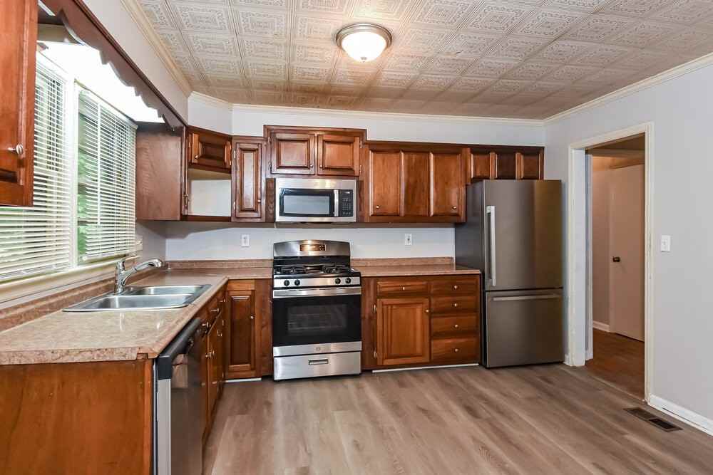 4630 Cresant Ln - Photo 7 of 16