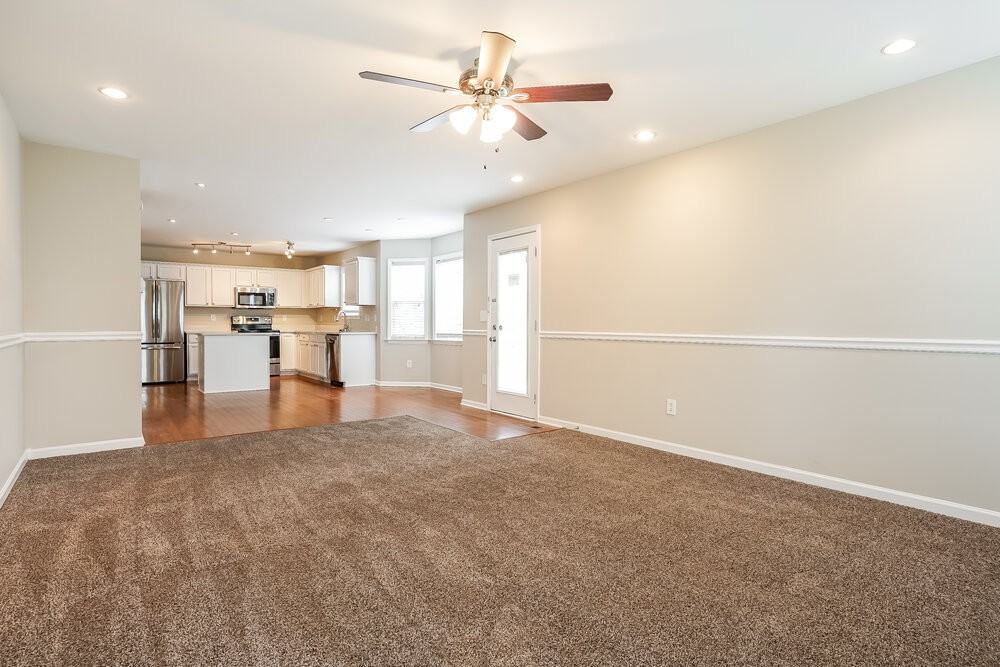 6412 Willowlawn Dr - Photo 5 of 17