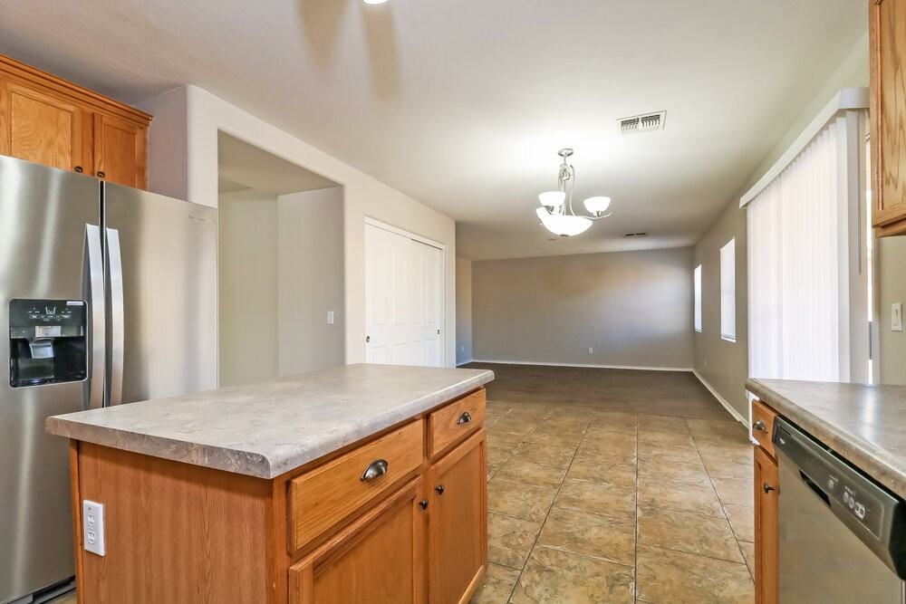 11542 W Mountain View Rd - Photo 6 of 17