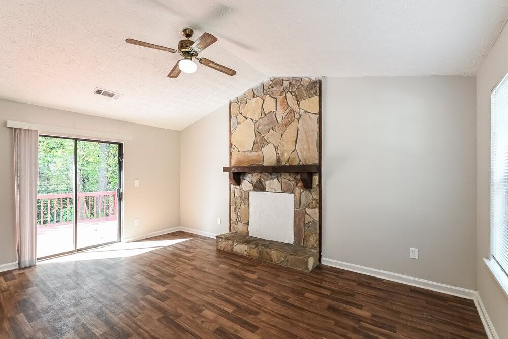 806 Durham Xing - Photo 5 of 18