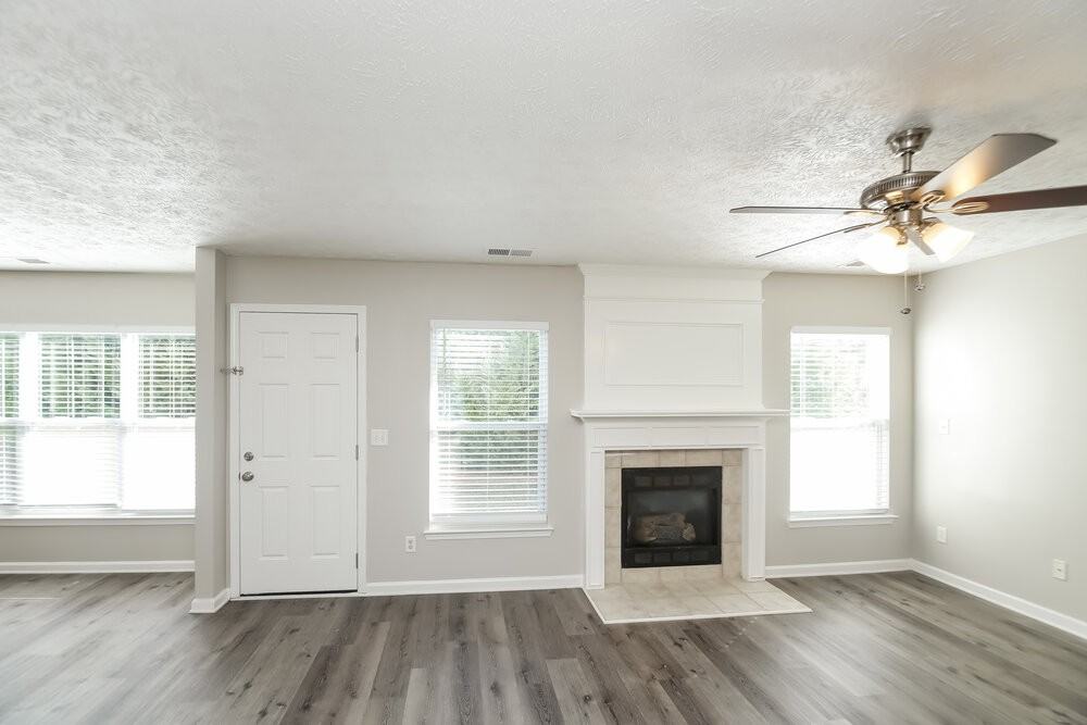 8202 Camp Hill Ct - Photo 4 of 17