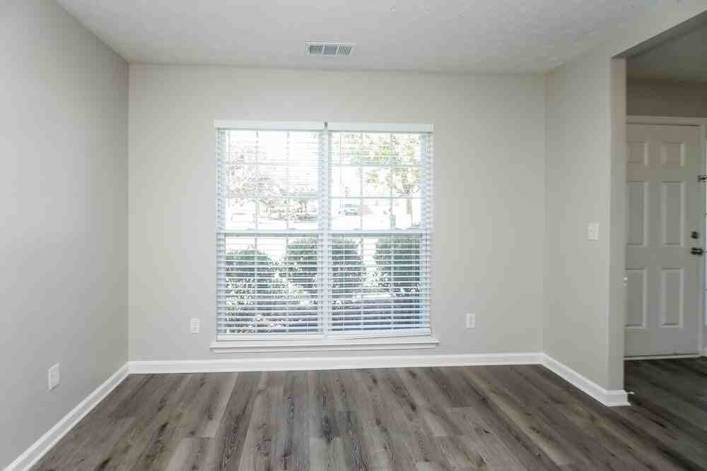8202 Camp Hill Ct - Photo 6 of 17