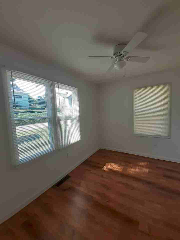 124 Lawrence St #NA - Photo 5 of 10