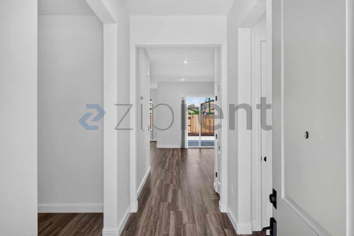 1447 Teak Ave - Photo 5 of 45