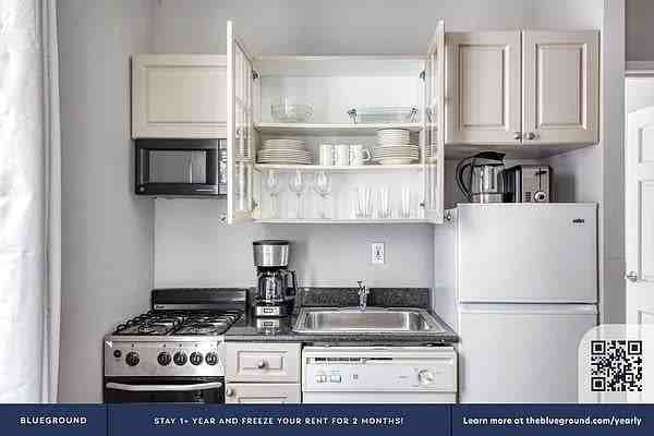 E 13th St #9 - Photo 7 of 20