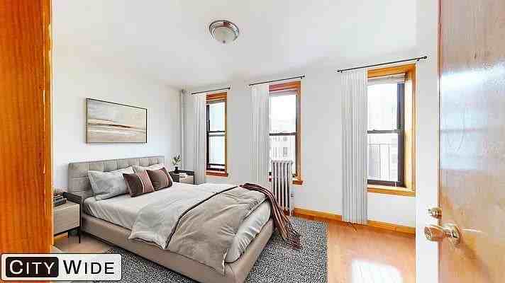 E 14th St #34 - Photo 2 of 13