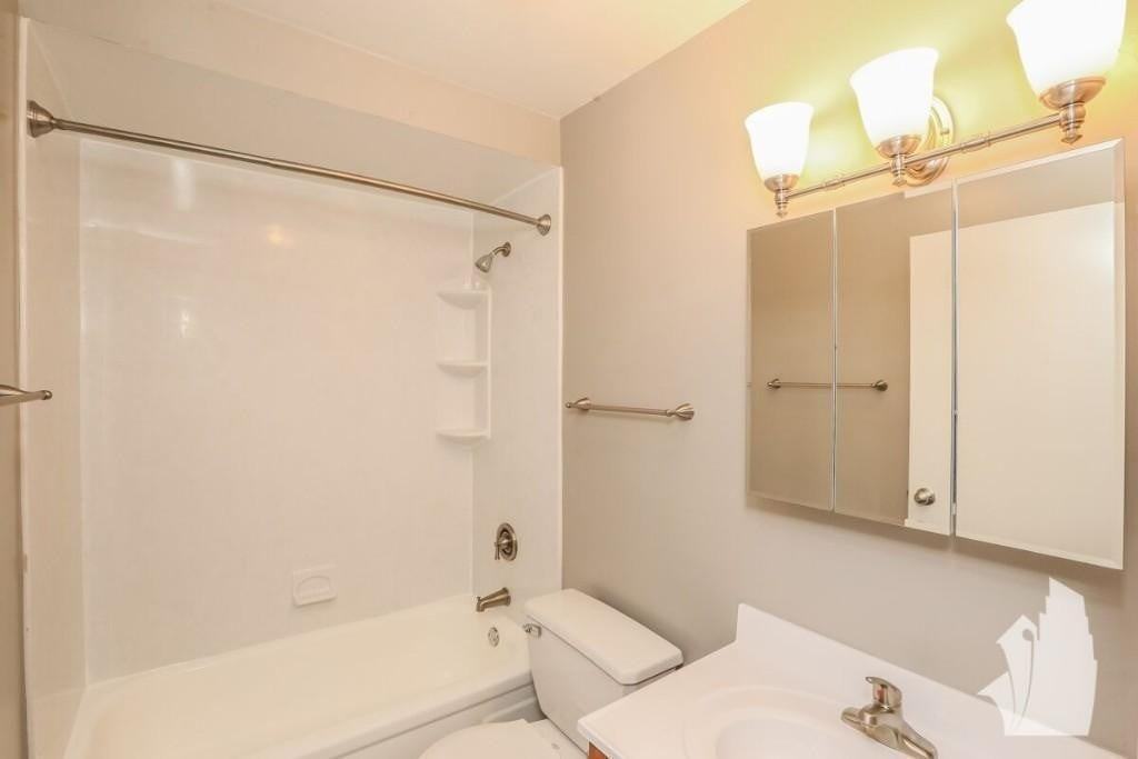 4334 N Hazel St #508 - Photo 4 of 20