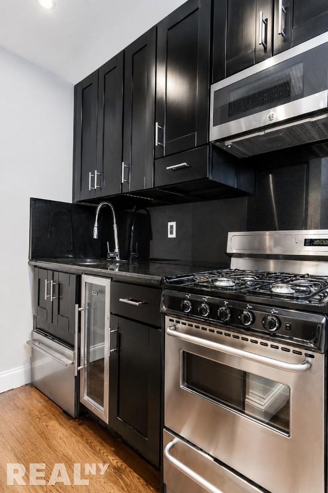 W 53rd St #2B - Photo 2 of 6