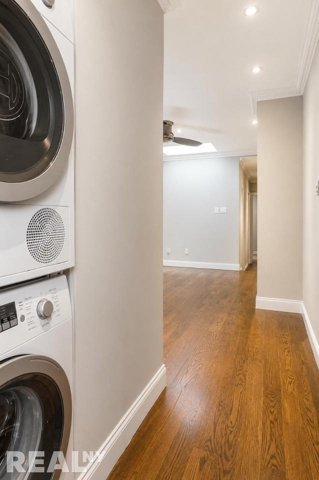 W 53rd St #2B - Photo 4 of 6