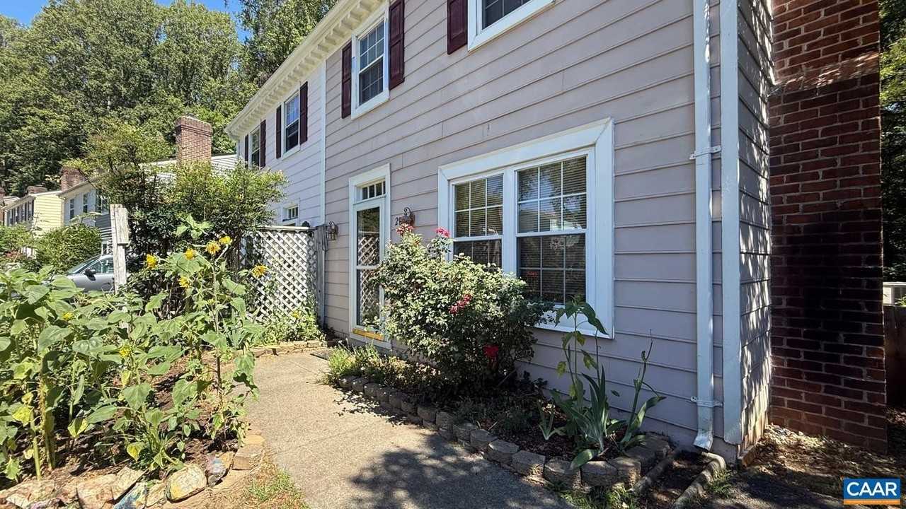 282 Albert Ct - Photo 2 of 22