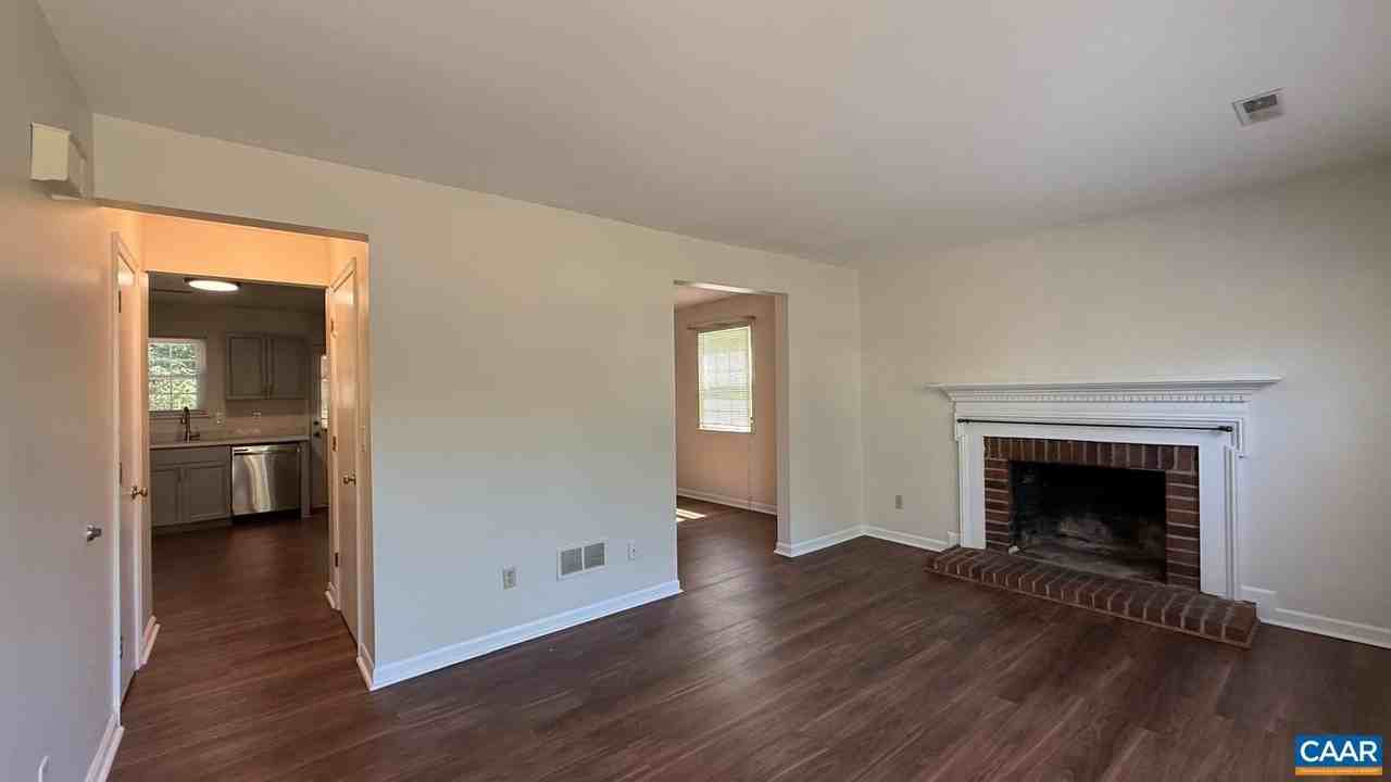282 Albert Ct - Photo 3 of 22