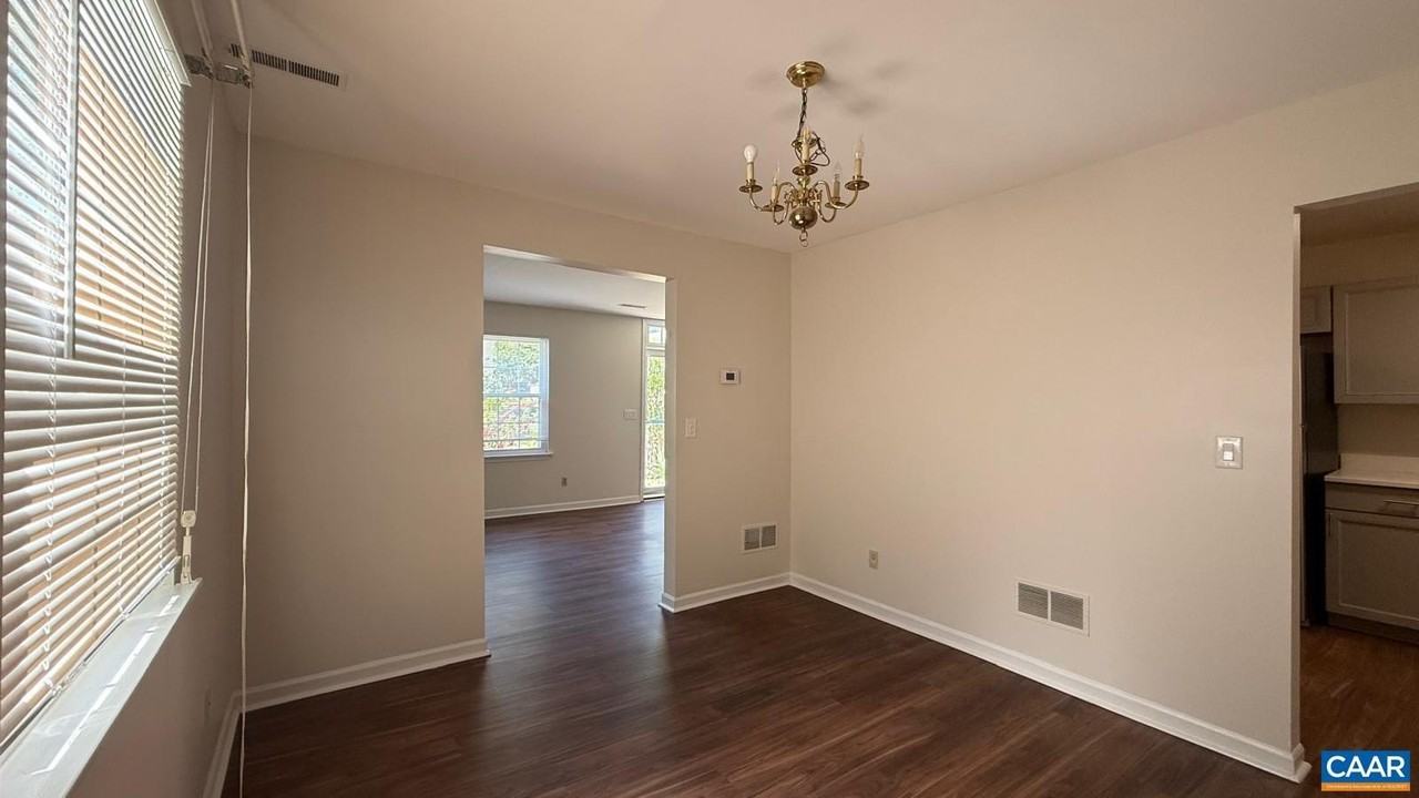 282 Albert Ct - Photo 4 of 22