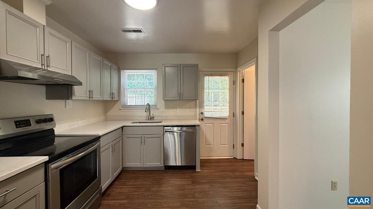 282 Albert Ct - Photo 5 of 22