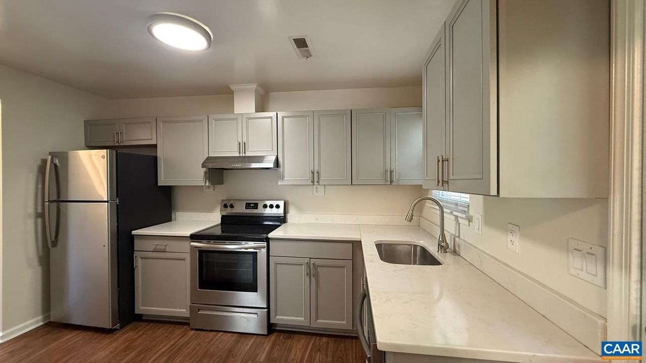 282 Albert Ct - Photo 6 of 22