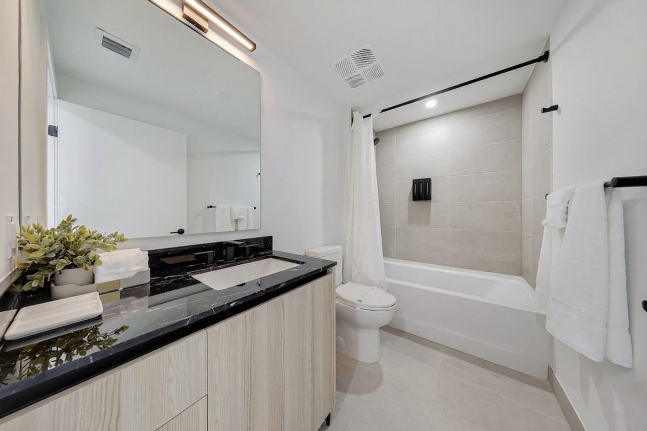 3335 Ne 1st Ave #1523915P - Photo 4 of 50