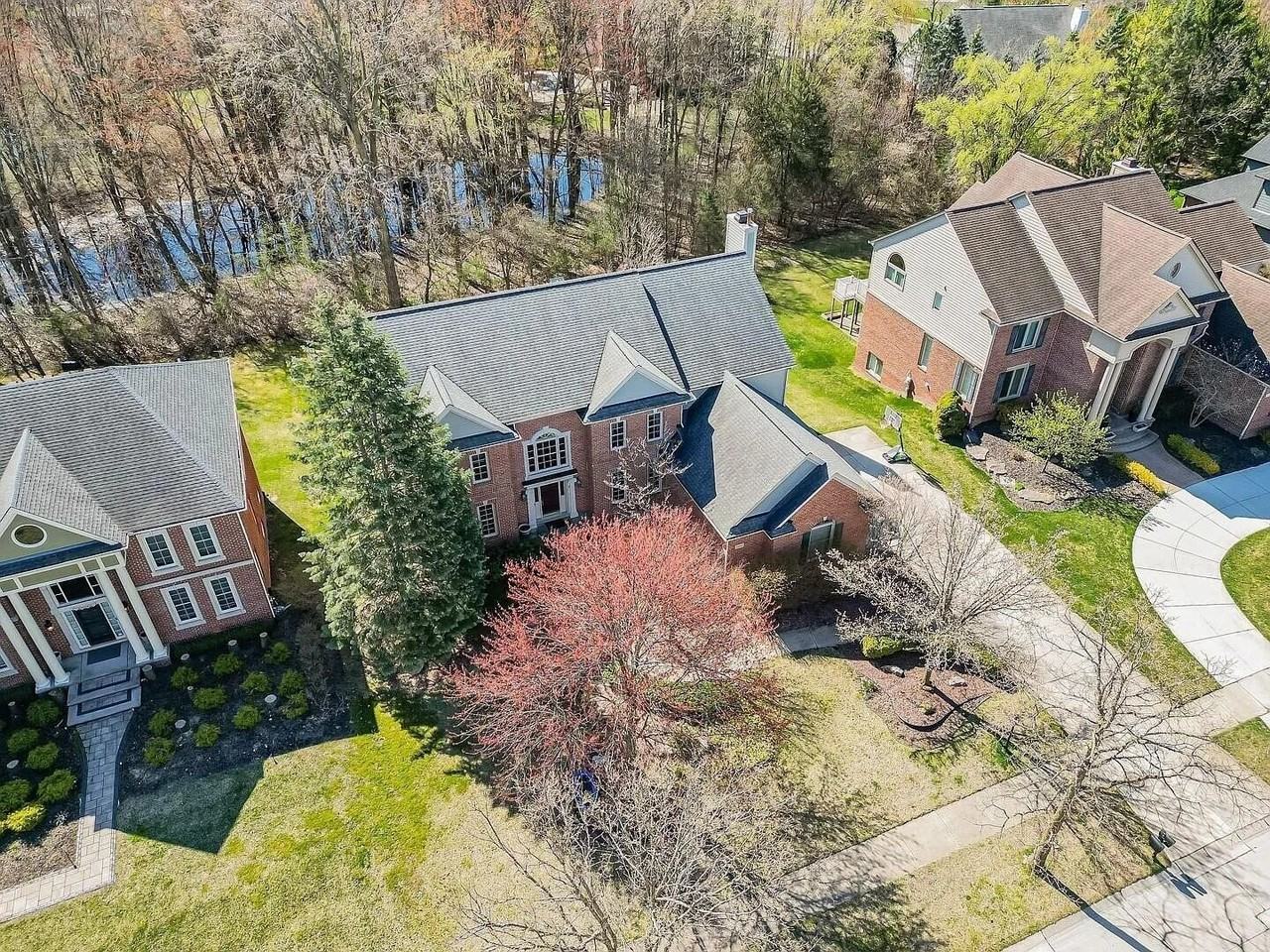22646 Autumn Park Blvd - Photo 2 of 50