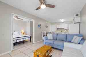 featured image of 920 W Lagoon Ave