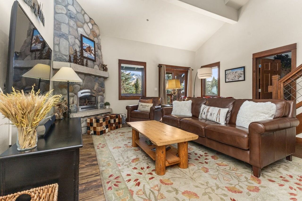 425 Ore House Plz #1564290P - Photo 3 of 44