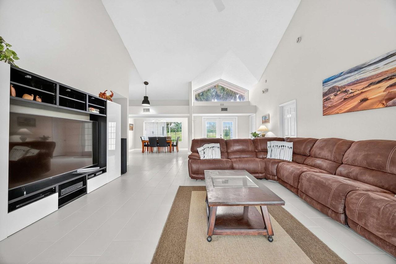 7534 Swiss Fairways Ave #1565900P - Photo 4 of 31